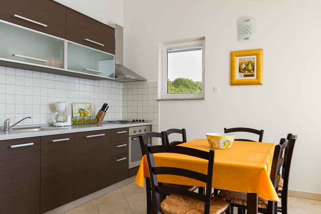 Apartments Vukelic 클레노비차 객실 사진