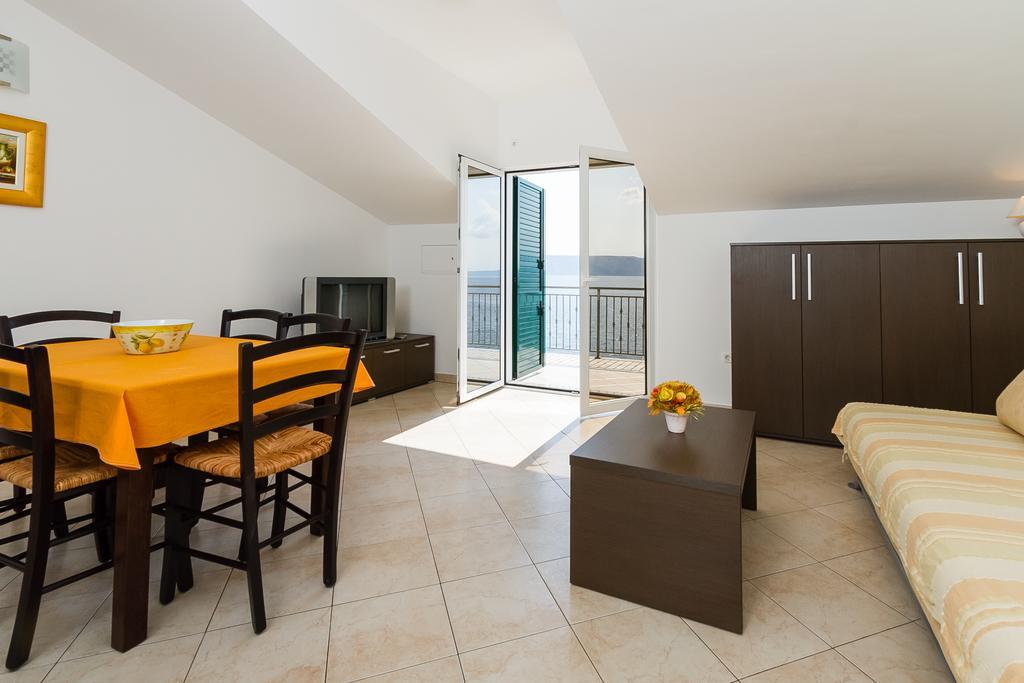Apartments Vukelic 클레노비차 객실 사진