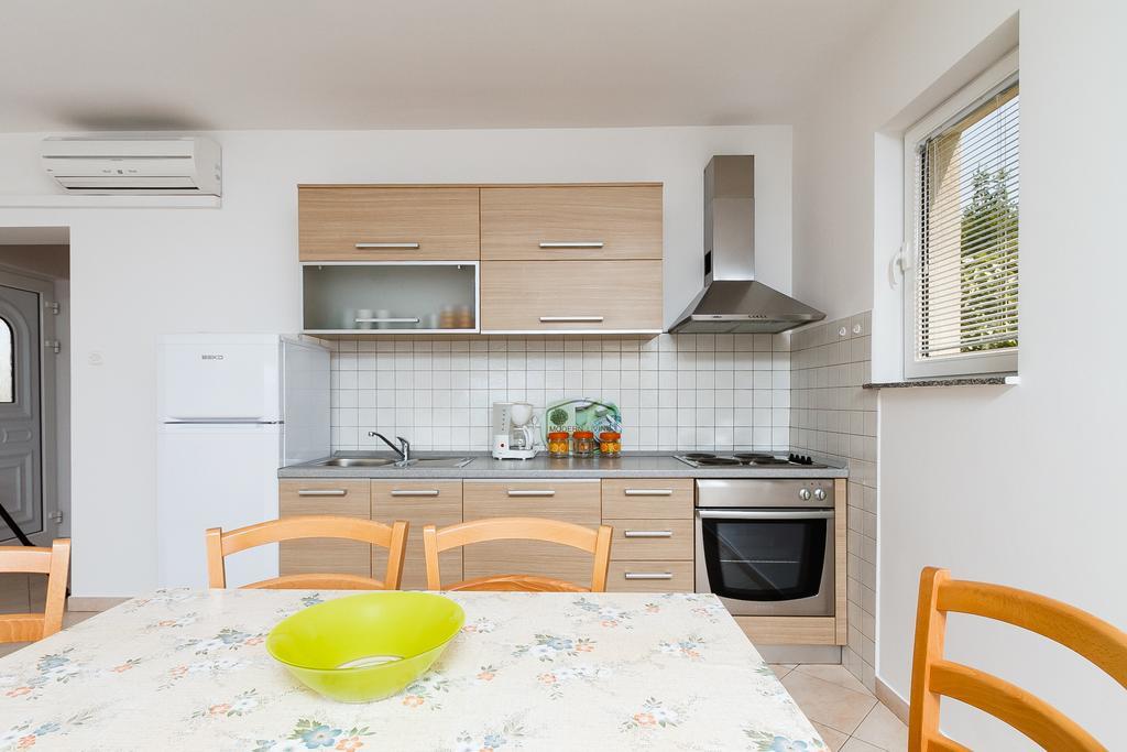 Apartments Vukelic 클레노비차 객실 사진