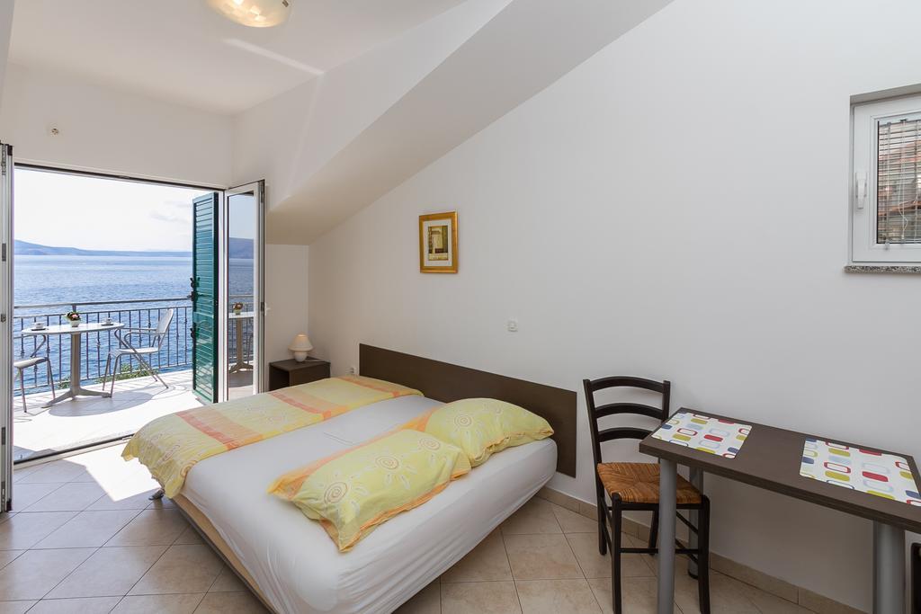 Apartments Vukelic 클레노비차 객실 사진