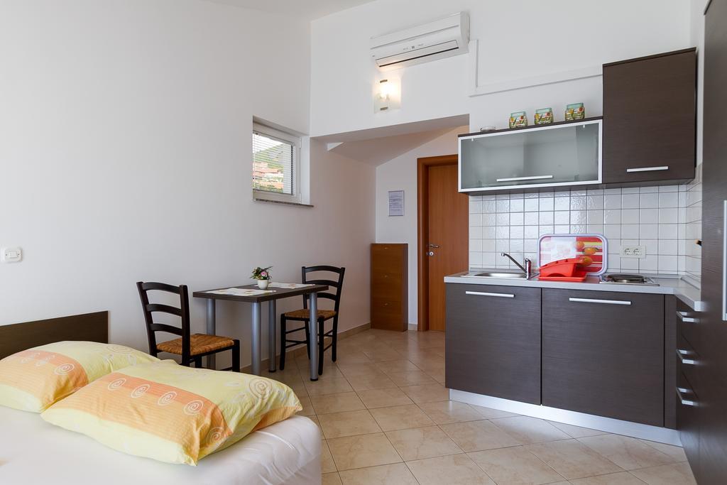 Apartments Vukelic 클레노비차 객실 사진