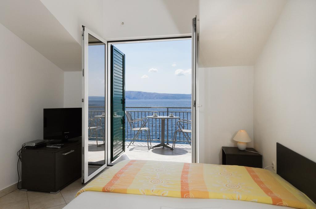 Apartments Vukelic 클레노비차 객실 사진